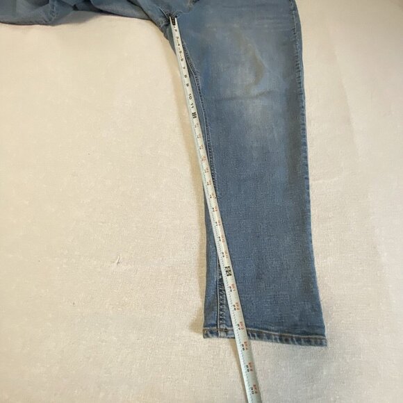 Women’s Old Navy The/LE Boyfriend Jeans Size 18 Plus Size Light to Medium Blue - Picture 10 of 11